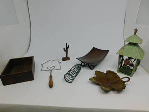 lot 114 image: Misc Decor