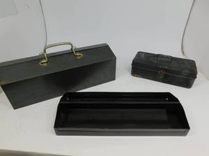lot 40 image: Heavy Duty Black Metal ToolboxSmall Black Vintage Tackle Box