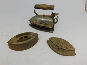 lot 44 image: Vintage Simplex Metal Sad Iron Stand with Steel Electric Iron Press