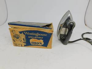 lot 46 image: Vintage General Electric Steam Iron