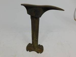 lot 54 image: Vintage Cast Iron Shoemakers Cobbler Anvil Shoe Repair Stand
