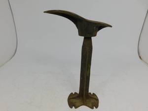 lot 55 image: Vintage Cast Iron Shoemakers Cobbler Anvil Shoe Repair Stand