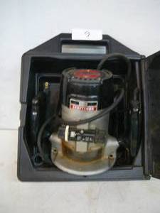 lot 9 image: Craftsman Ruter With Case