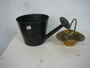 lot 129 image: Home Decor