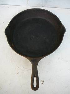 lot 188 image: Cast Iron Skillet #8 Griswold