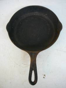 lot 189 image: Cast Iron Skillet #6 Griswold