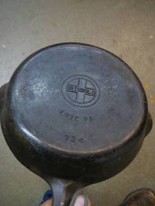lot 190 image: Cast Iron Skillet #5 Griswold