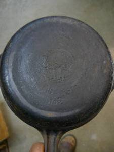 lot 191 image: Cast Iron Skillet #4 Griswold