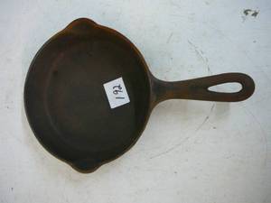 lot 192 image: Cast Iron Skillet #3 Griswold