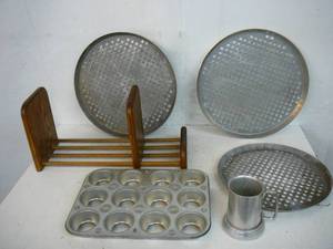 lot 203 image: Household Pizza Pans Cupcake Pan Mug File Holder