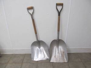 scoop shovels