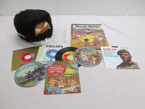 vintage books, 45s ,hat