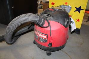 lot 32 image: Craftsman 6-Gallon WetDry Vac Roto-Lok Hose
