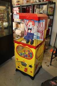lot 2 image: Ziggy The Clown Talks To You Arcade Game Coin Operated Amusement Talking Machine