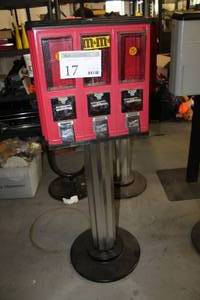 lot 17 image: Northwestern Bulk Candy Dispenser 3-Head Stand $.25