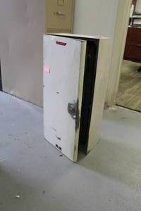 lot 84 image: 300-Key Locking Key Box with Key