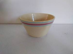 lot 26 image: Vintage Watt #8 Mixing Bowl
