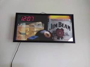 lot 28 image: Jim Beam Lighted Beer Clock