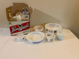 lot 220 image: Federal Glass Company Fire King and Glass Bake