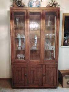 lot 70 image: Drexel China Cabinet & Contents