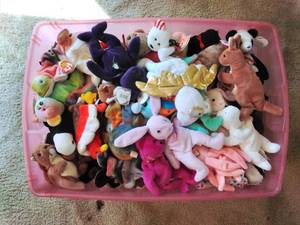 lot 77 image: Large Tote Full of Beanie Babies