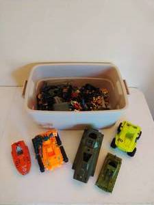 lot 93 image: Vintage Lot of GI JOE Action Figure accessories