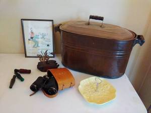 lot 97 image: Vintage Dcor Lot