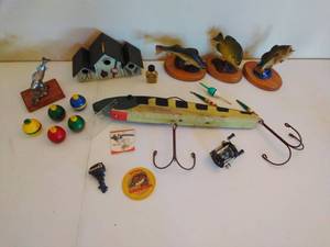 lot 52 image: Fishing Related Dcor