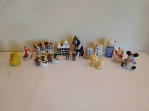 lot 65 image: Vintage Piggy Bank Collection