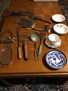 lot 256 image: Lot of Vintage Kitchen Utensils