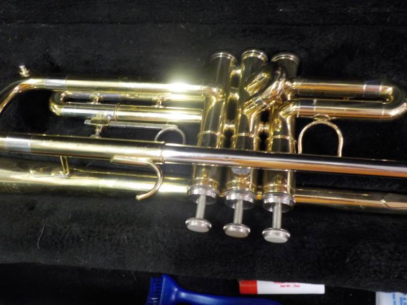 lot 9 image: Trumpet in Hard Case- needs slight ... I2