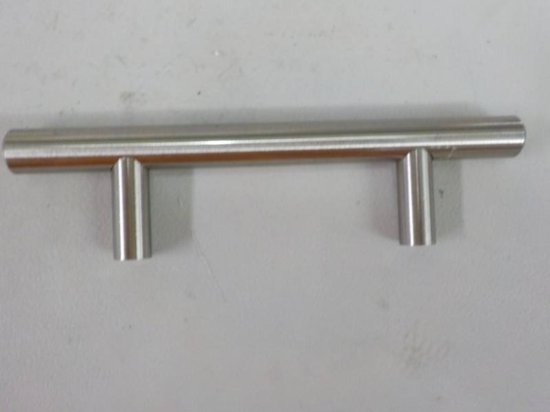 lot 275 image: 10 CupBoard polished silver Handles... End of K