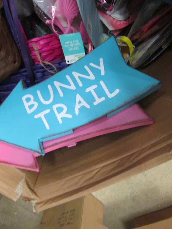 lot 128 image: Large Box of Easter Dcor, Baskets... #8