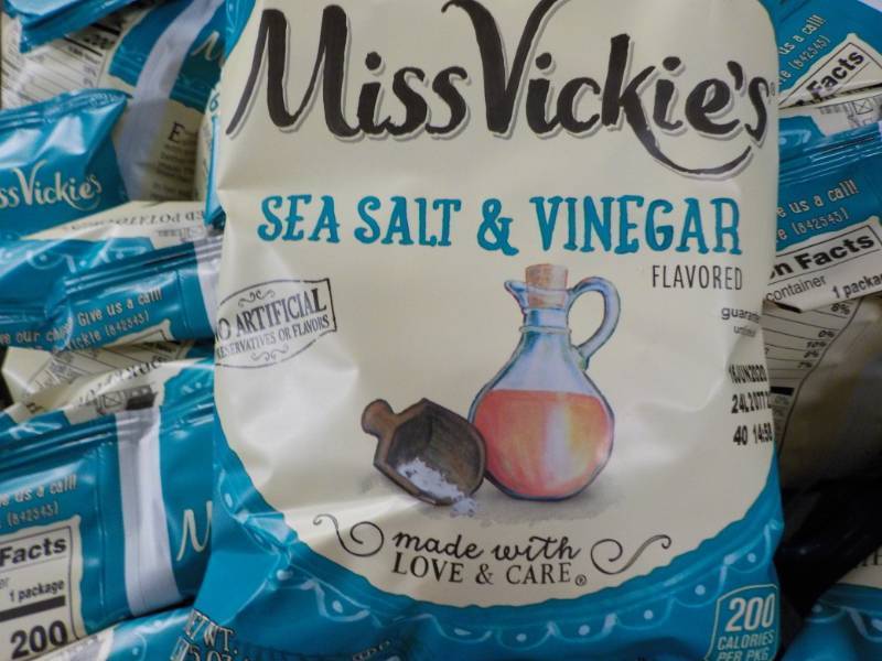 lot 212 image: Case of 64 - .375 oz Bags Miss Vick...