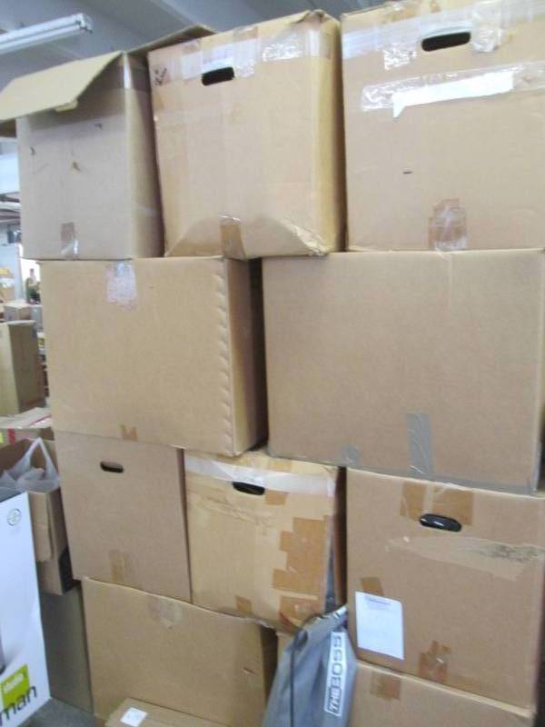 lot 171 image: Pallet of Vacuum Cleaners without h...