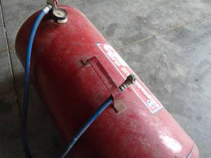 lot 15 image: Portable Air Tank