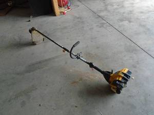 lot 6 image: Cub Cadet Gas Weed Whip