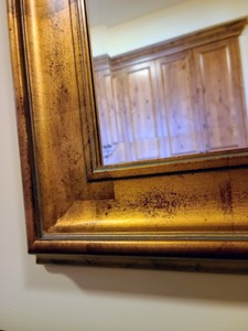 lot 5 image: Large Gold Painted Decorative Wall Mirror