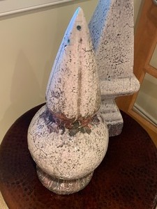 lot 26 image: Two Piece Decorative Pottery Lot