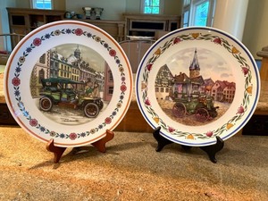lot 112 image: Pair of Potzellan Platters