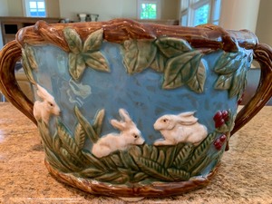 lot 117 image: Long Decotative Ribbit Motif planter with Handle