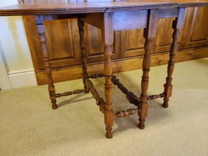 lot 17 image: Vintage Drop Leaf TableGate Leg Table