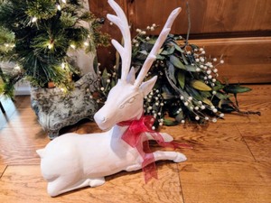 lot 83 image: Decorative Christmas Items