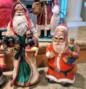 lot 92 image: Lot of Medium Santa Figurines