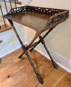 lot 138 image: Foldable Wooden Decorative Foyer Table
