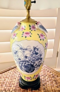 lot 156 image: Asian Themed Ceramic Table Lamp