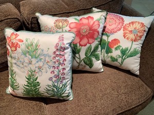 lot 54 image: Four Decorative Throw Pillows