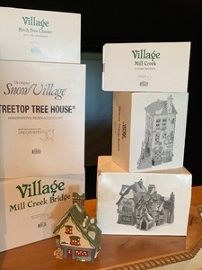 lot 76 image: Department 56 Variety Lot