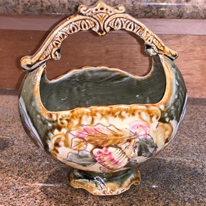 lot 103 image: Decorative Majolica Items