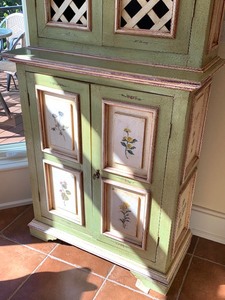 lot 104 image: Wonderful Decorative Painted Cabinet